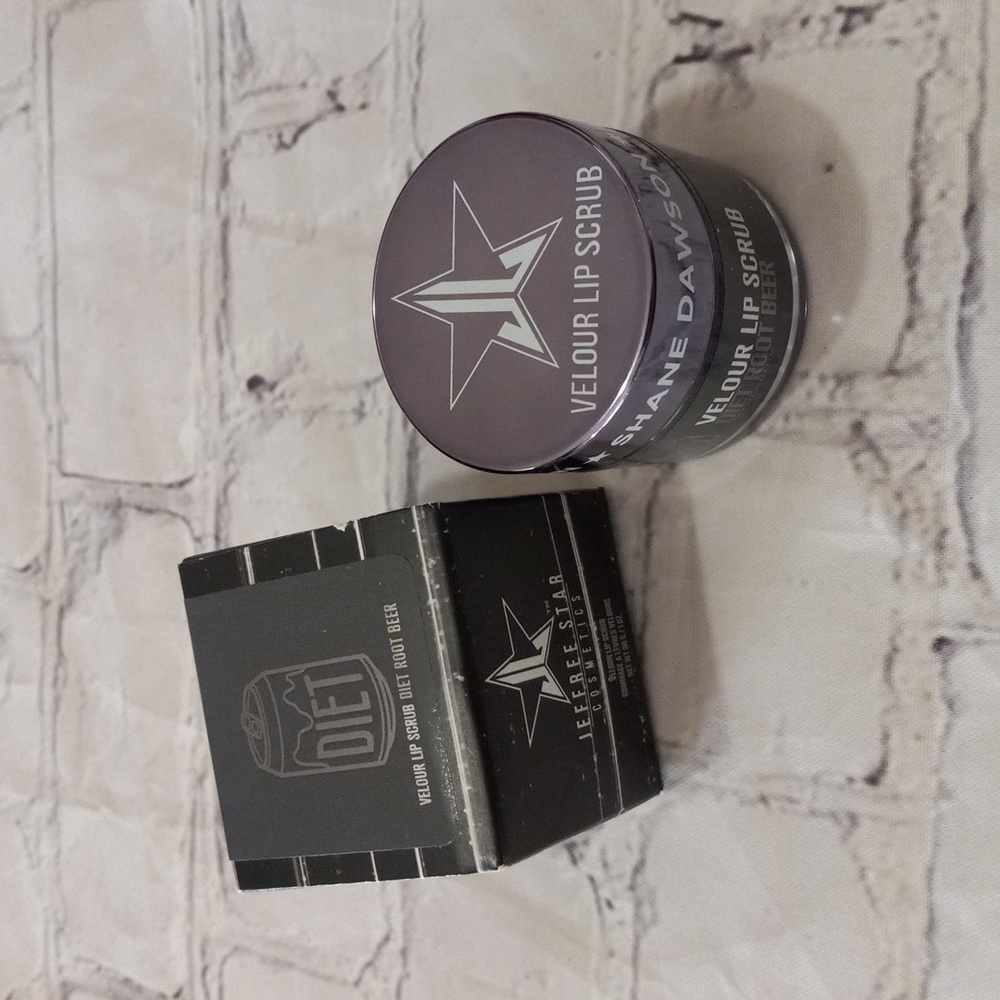 NWT Jeffree Star Cosmetics 1oz Velour Lip Scrub- Diet Root Beer